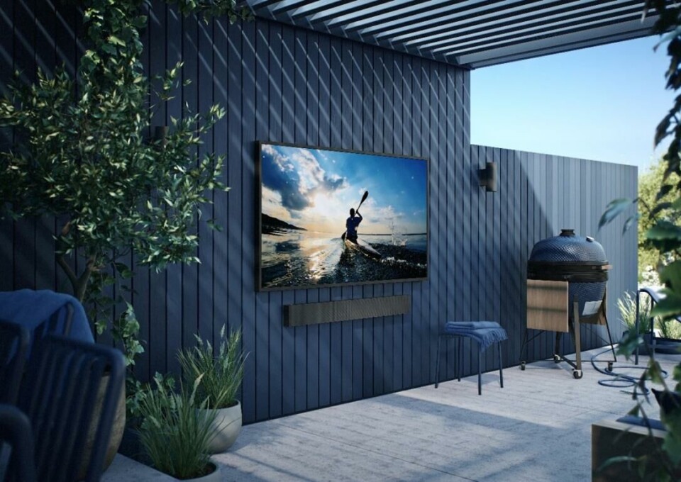 Titta på dina favoritserie på altanen med Samsungs utomhus-tv The Terrace Samsung The Terrace