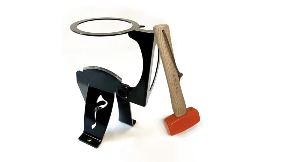 Ny svensk vedklyv med slägga istället för yxa Wood splitter